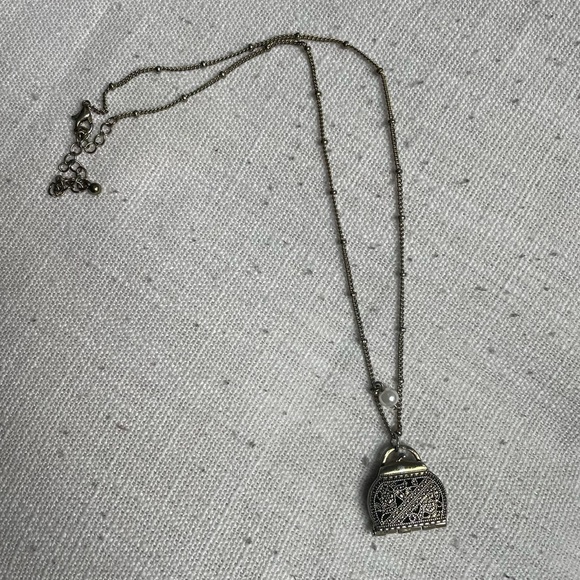 Lucky Brand locket necklace with a pearl - Picture 2 of 3